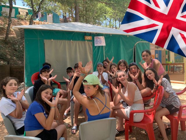 Groupe d'ados en colo spéciale anglais cet été à Bauduen dans le sud de la France