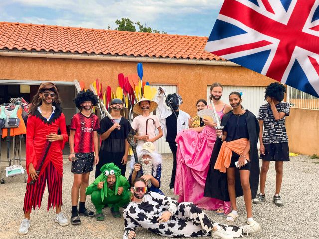 Groupe d'ados en colo de vacances anglais et multi activités cet été 