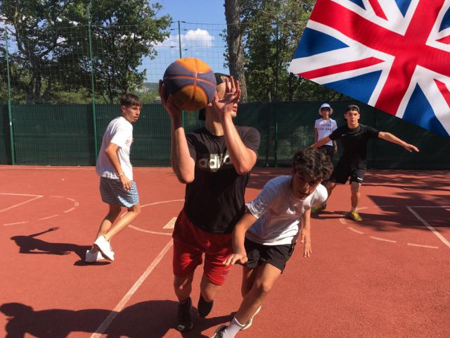 Sports collectifs en colo de vacances multi activités spéciale anglais  cet été