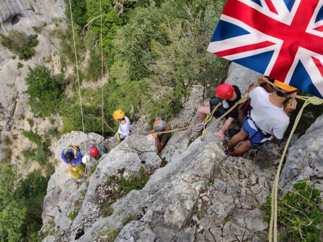 Activité escalade en colo de vacances multi activités cet été à Bauduen 