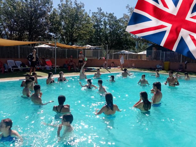 Session piscine en colo de vacances cet été à Bauduen