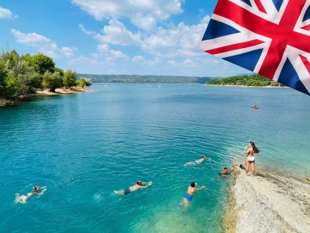 Activité baignade en colo de vacances cet été à Bauduen