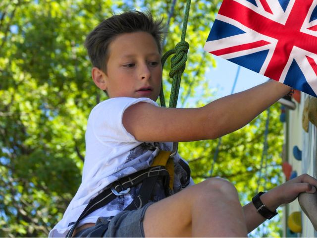 Activité escalade en colo de vacances cet été