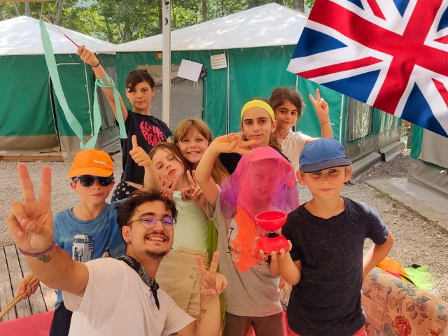 Groupe de jeunes en colo de vacances anglais à Bauduen