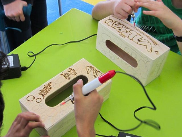 Activité pyrogravure cet été à St Jean St Nicolas en colo