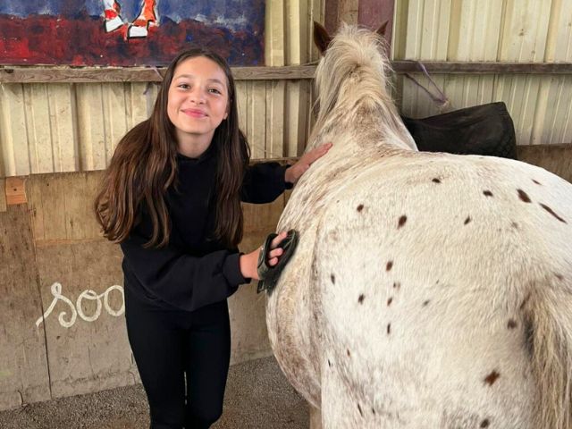 Ado avec son cheval à St Jean St Nicolas cet été