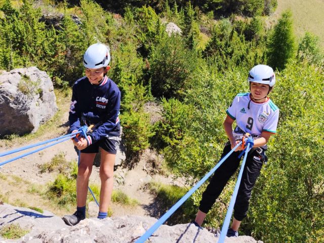 Activité escalade en colo de vacances cet été