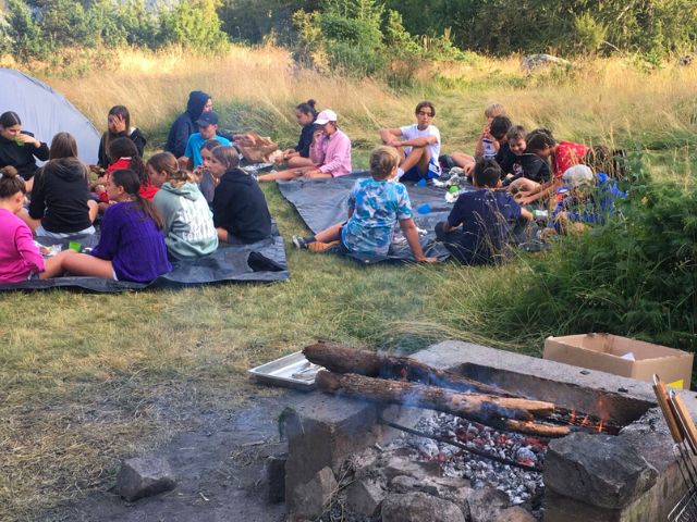 Bivouac en colo de vacances cet été