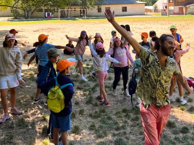 Groupe de jeunes en colo de vacances à St Jean St Nicolas cet été