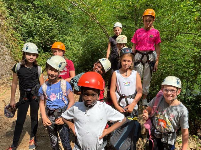 Groupe de pré ados en colo de vacances à Retournac cet été