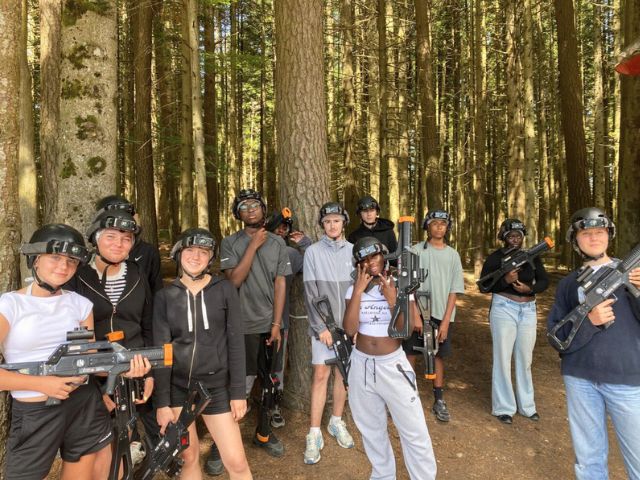 Activité laser game en colo de vacances cet été