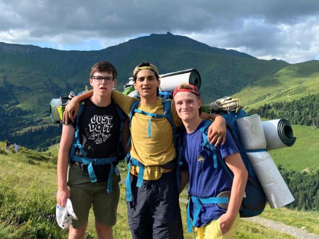 Groupe ados en colo de vacances cet été à Hauteluce