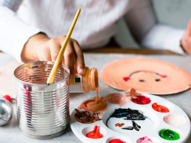 Atelier peinture en colo artistique cet été à Aubenas