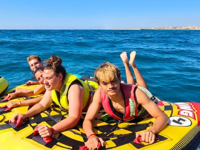 Bouée tractée en colo de vacances cet été