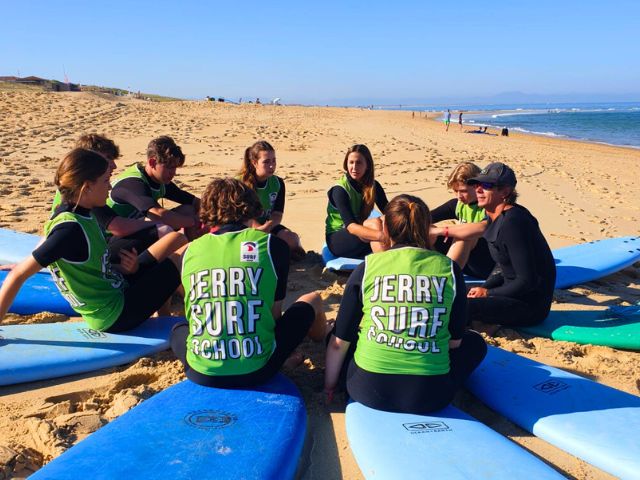 Session surf en colo de vacances à Capbreton cet été
