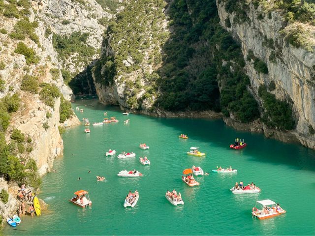 Panorama sur le Lac de Ste Croix en colo de vacances cet été