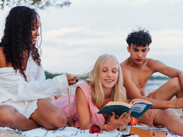 Jeunes ados en colonie de vacances cet été à Bauduen