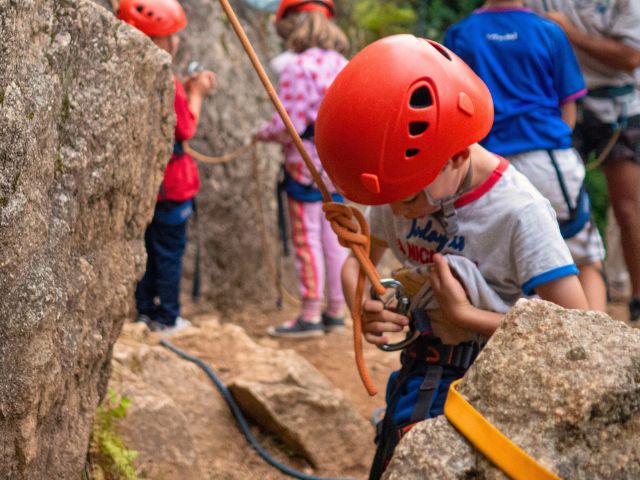 Activité escalade en colo de vacances ce printemps