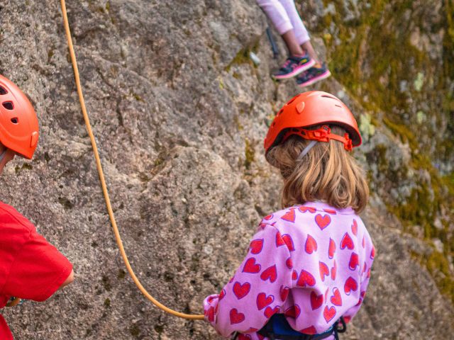 Activité escalade en colonie de vacances cet été