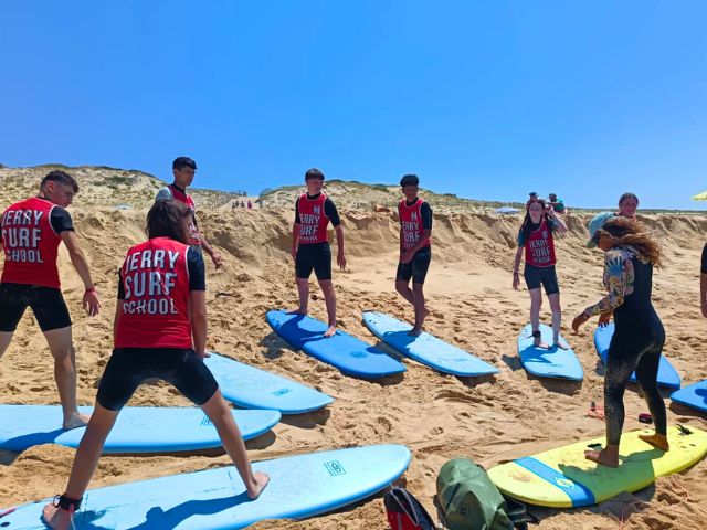 Groupe ados en colo de vacances cet été