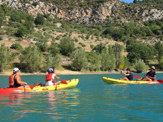 Activité kayak en colo de vacances cet été