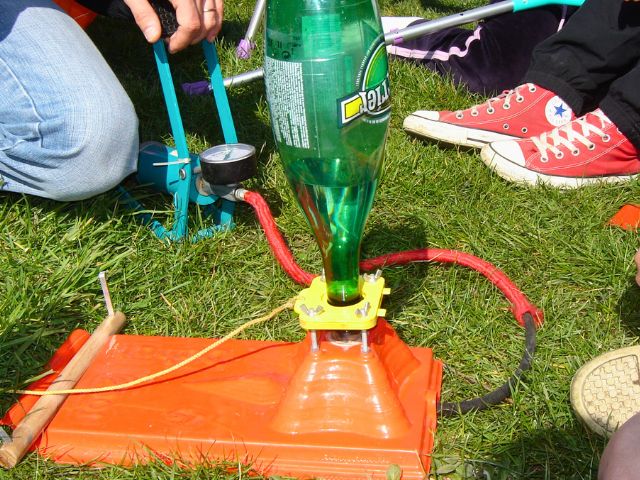 Expériences scientifiques en colo de vacances cet été à Aubenas