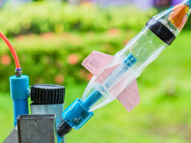 Expériences scientifiques en colo de vacances cet été à Aubenas