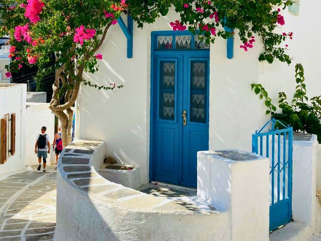 Rue de Paros en colo de vacances cet été