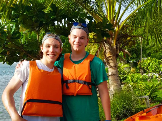 Activité kayak en colo de vacances cet été