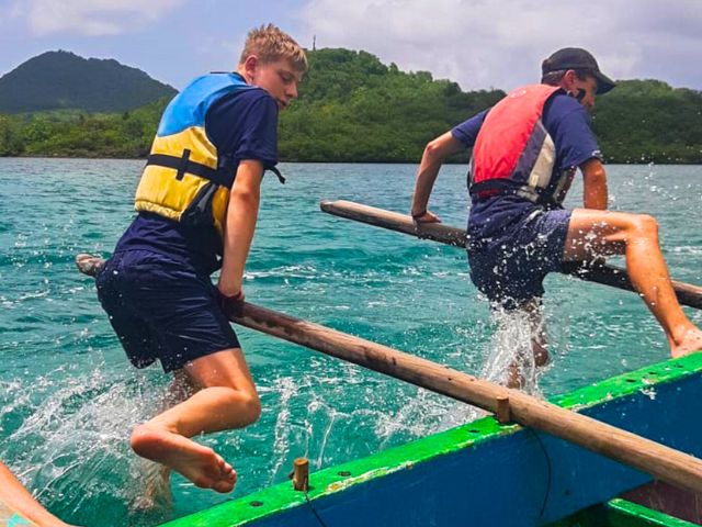 Activité yole en colo de vacances en Martinique cet été