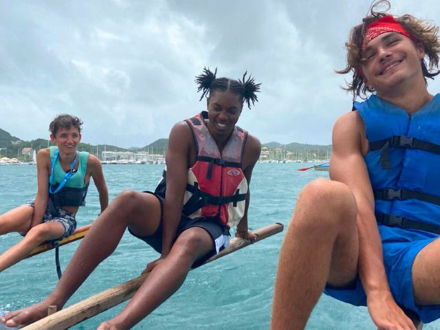 Activité yole en colo de vacances en Martinique cet été