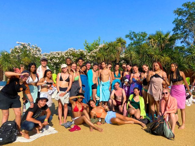 Groupe ados en colo de vacances spéciale Occitanie cet été