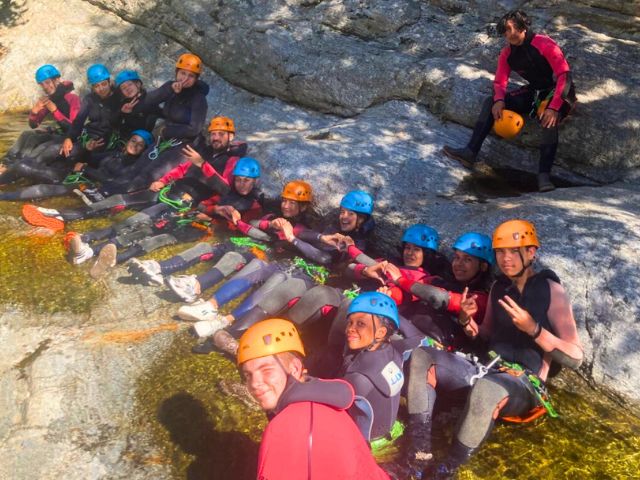 Session canyoning en colo de vacances itinérante cet été