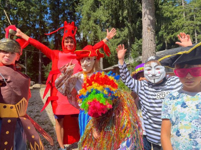 Activité cirque en colonie de vacances multi activités cet été