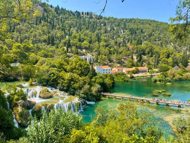 Paysage Croatie ou les jeunes partent en colo de vacances cet été
