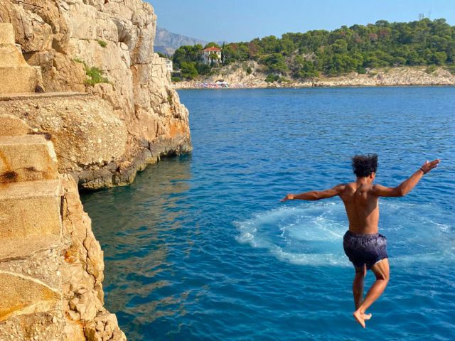 Baignade en colo de vacances cet été en Croatie