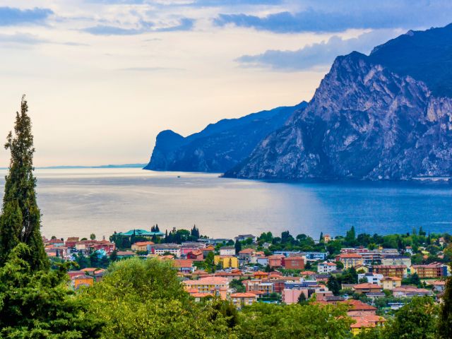 Vue sur le lac de Garde où les ados sont allés en colo cet été