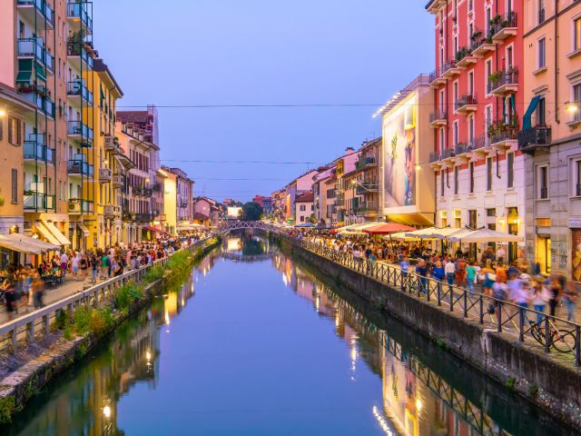 Canaux Navigli dans le celèbre quartier de Milan que les ados en colo ont pu visité cet été