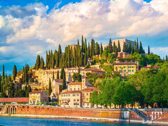 Vue sur Vérone en colo de vacances italienne cet été