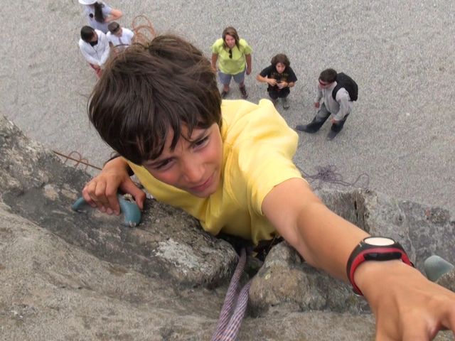 Activité escalade en colo de vacances cet été