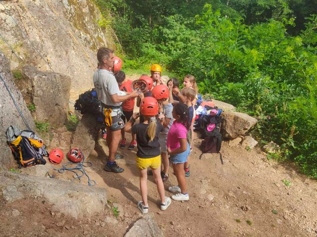 Activité escalade en colonie de vacances pour enfants cet été 
