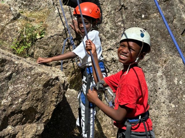 Activité escalade en colo de vacances à Hauteluce