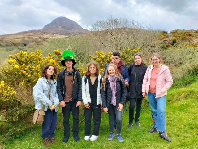 Paysage verdoyant en colo de vacances cet été