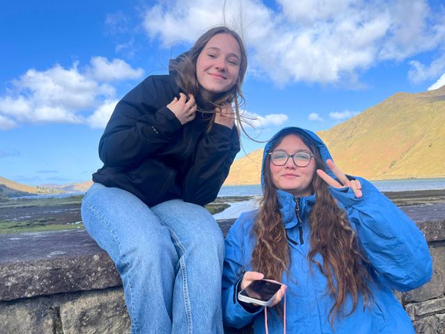 Deux ados en colo de vacances cet été en Irlande