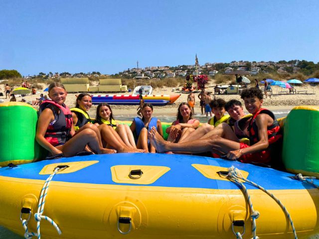 Activité bouée tractée en colo de vacances cet été 