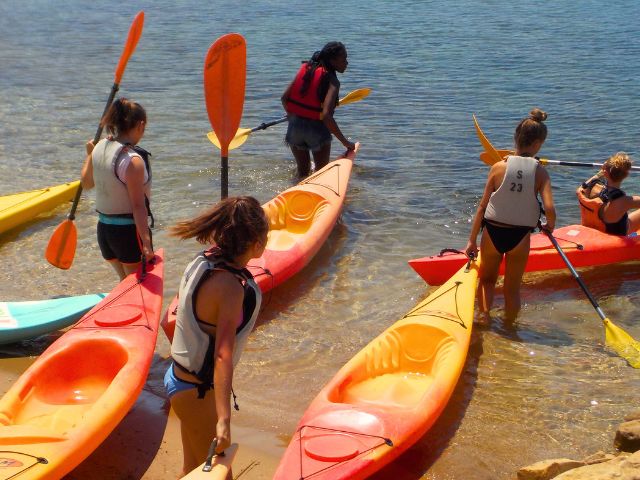 Activité kayak pour les ados en colo cet été