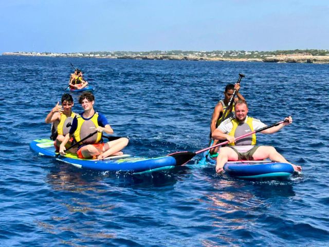 Session paddle en colo de vacances à Minorque cet été