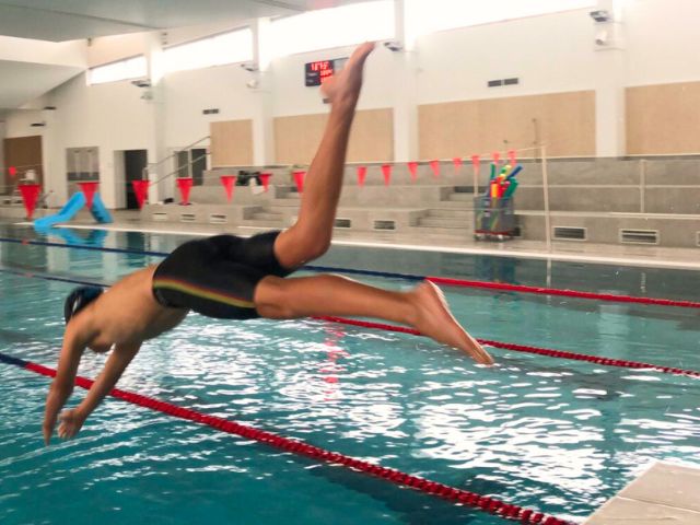 Ado en colo natation cet été