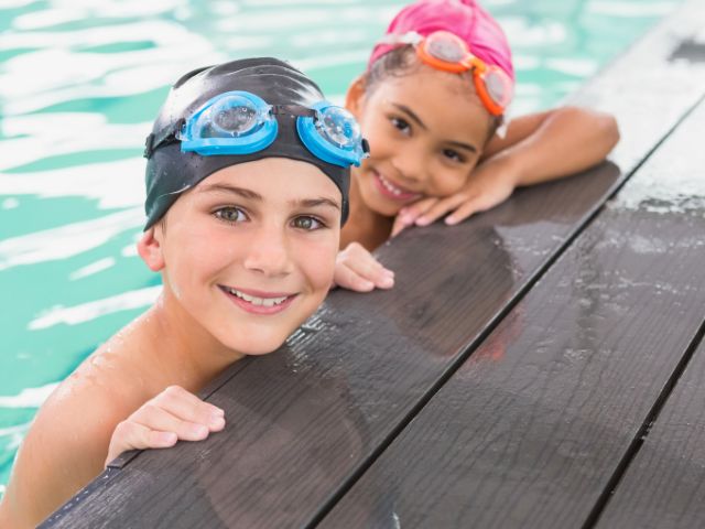 Deux jeunes en colo de vacances cet été