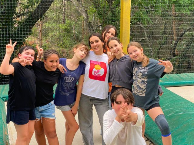 Groupe de jeunes pré ados en colos de vacances cet été